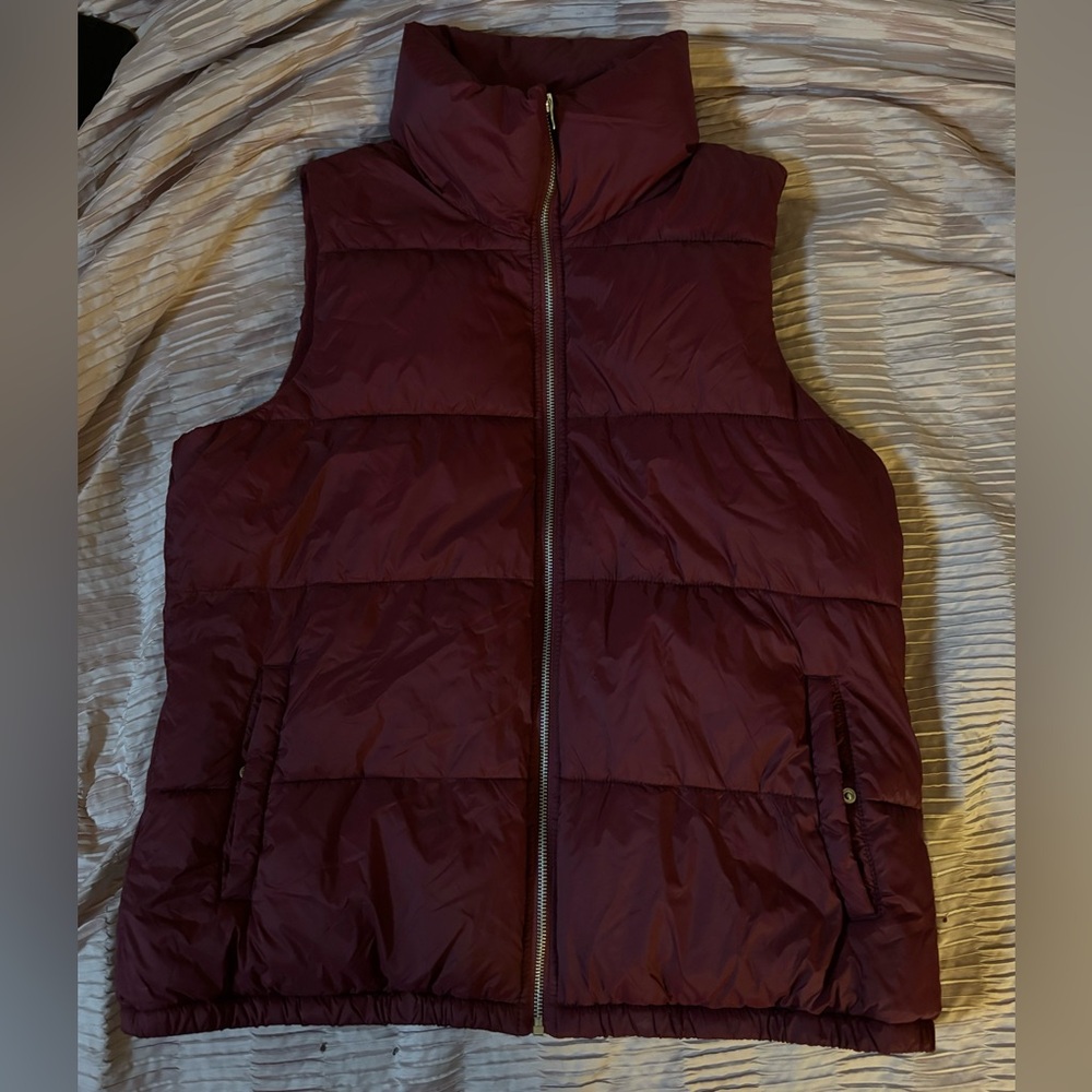 OLD NAVY burgundy sleeveless puffer jacket